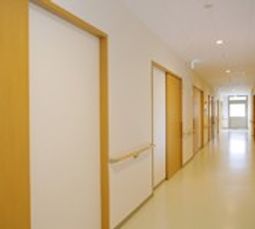 清潔感ある廊下の一角