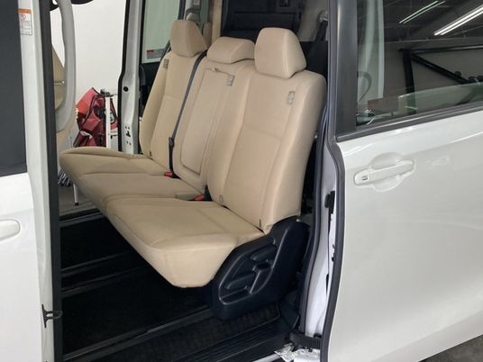 送迎車の座席  