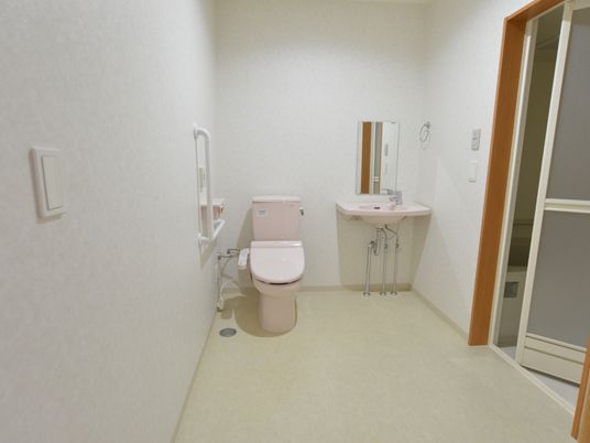 バリアフリーのトイレ空間
