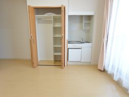 明るい居室の空間