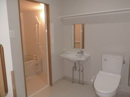 清潔なトイレと浴室