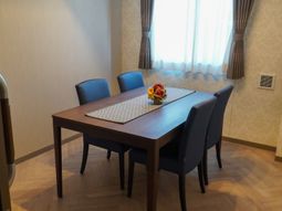 シックなダイニングセット