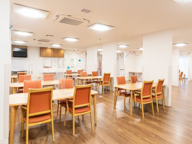 広々とした食堂空間