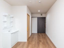 シンプルな居室ドア