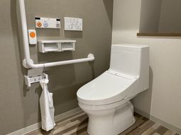 安全な手すり付きトイレ