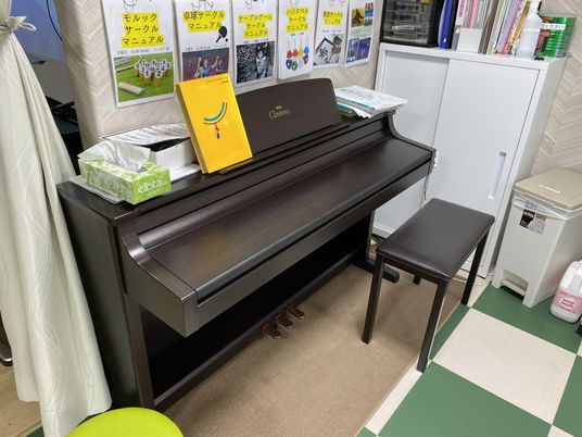 居室にあるピアノ