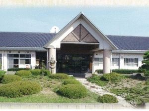 施設の正面外観  