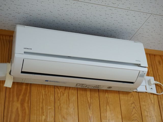 壁掛けエアコン 共有スペース 利用者およびスタッフの快適な環境作りに貢献する壁掛け型のエアコンです。快適な空調が保たれています。