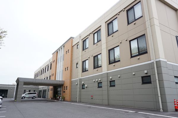 広々とした外観の建物
