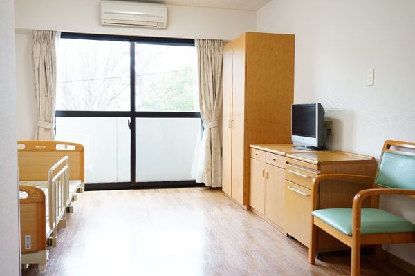 明るい居室の一角