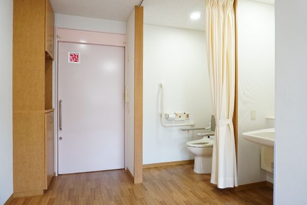 清潔な居室のトイレスペース