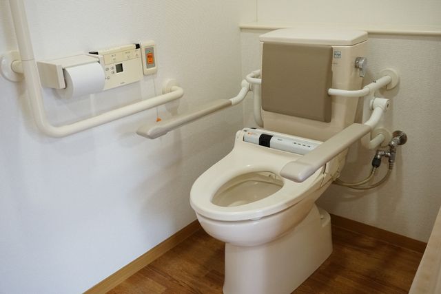 手すり付きトイレ設備
