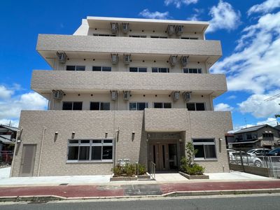 新しい建物の外観