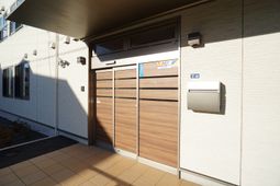 明るいエントランスの様子