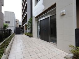 モダンなエントランス風景