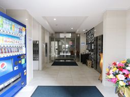 明るいエントランス風景