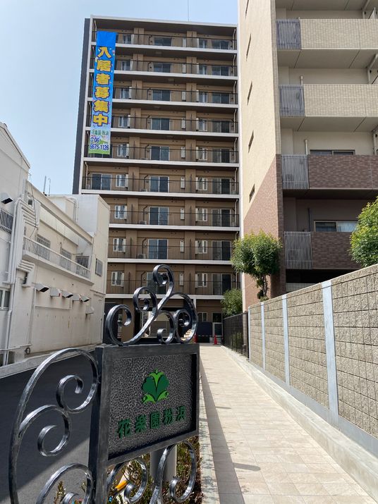 多階建て施設の外観