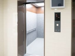 清潔感あるエレベーター