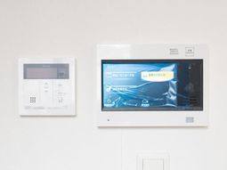 モニターとインターホンの壁