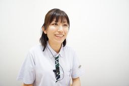 明るい笑顔のスタッフ