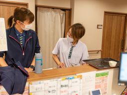 スタッフが話している様子