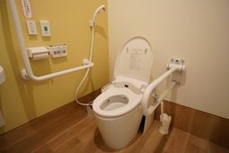 バリアフリーのトイレ設備