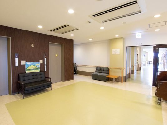 清潔な施設の廊下