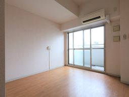 空間広い明るい居室