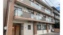 落ち着いた色合いの外観