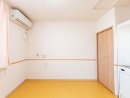 広々とした明るい居室