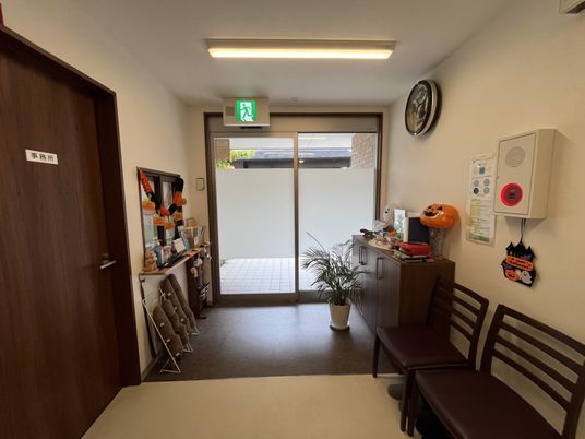 落ち着いた雰囲気の廊下