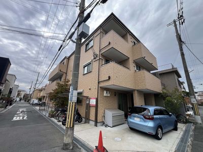 複数階の建物外観