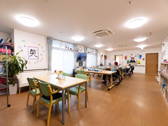 明るい居室の一角