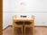 シンプルな洋室の机と椅子