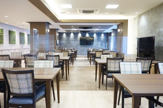 清潔感のある食堂空間