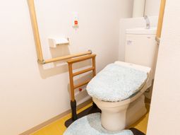 バリアフリー設計のトイレ