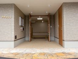 入口の明るい通路