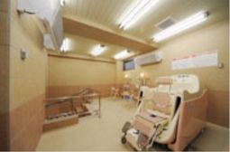 機能訓練用の機器が揃う空間