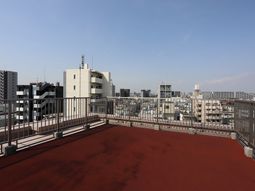広々としたテラスの景観