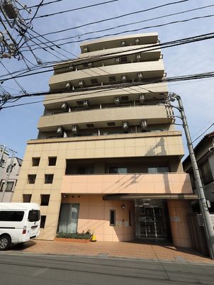 多階建て建物のエントランス