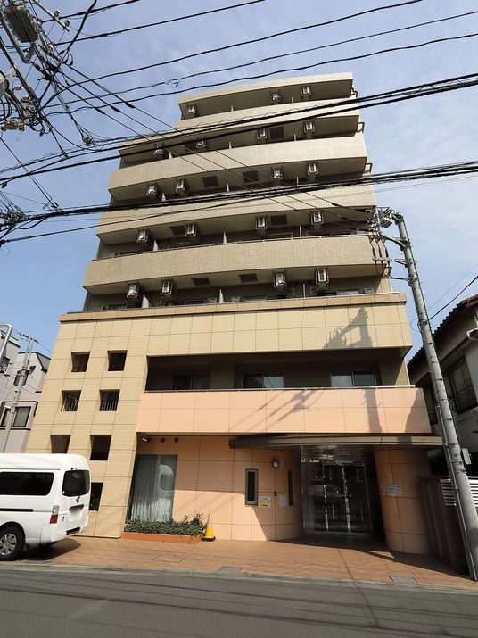 多階建て建物のエントランス