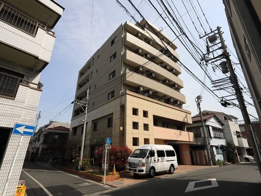 都市内の明るい外観