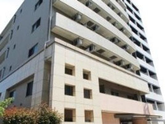 現代的な建物の外観
