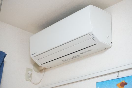 壁掛け型のエアコン
