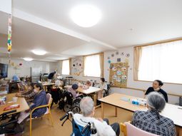 多機能な明るい部屋