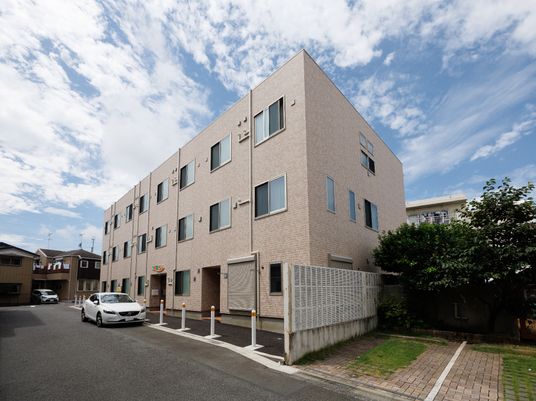 現代的な建物の外観