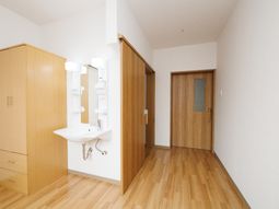 清潔な洗面台付き居室