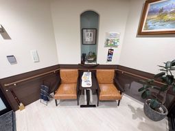 落ち着いた待合コーナー  