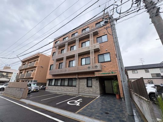 外観の建物正面  