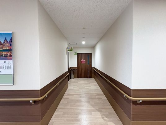 手すり付きの廊下  